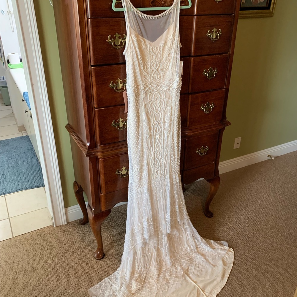 Theia hand embroidered mermaid wedding gown - Picture 12 of 16